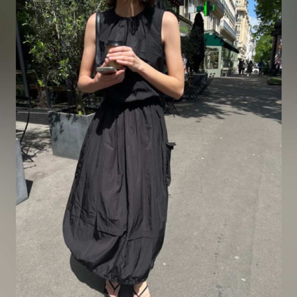 Le:apt black dress